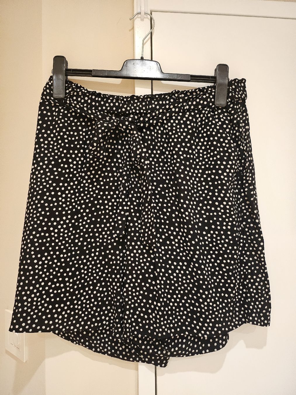 C&A Pantaloni: Bermudas Shorts Punkte C&A gr.44 – Usato da Allschwil venduto da na.wi.90 1