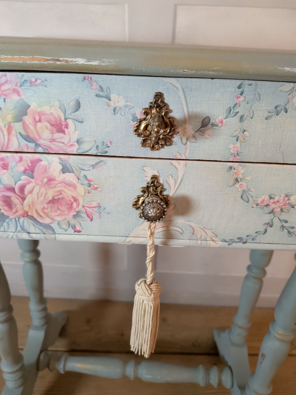 Tavoli: Shabby Chic Tischchen mit 2 Schubladen – Usato da Dietfurt venduto da Subforce1853 2