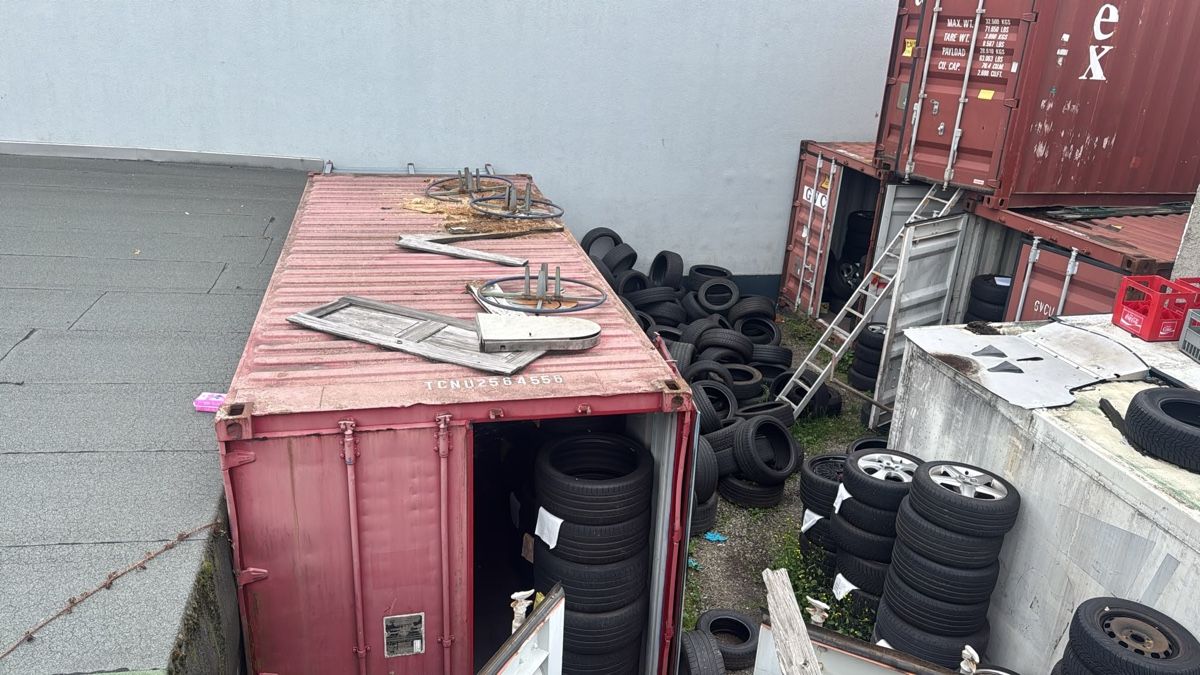 Autres articles bureau & commerces: Container – D'occasion à Olten par dur_dgj7 2