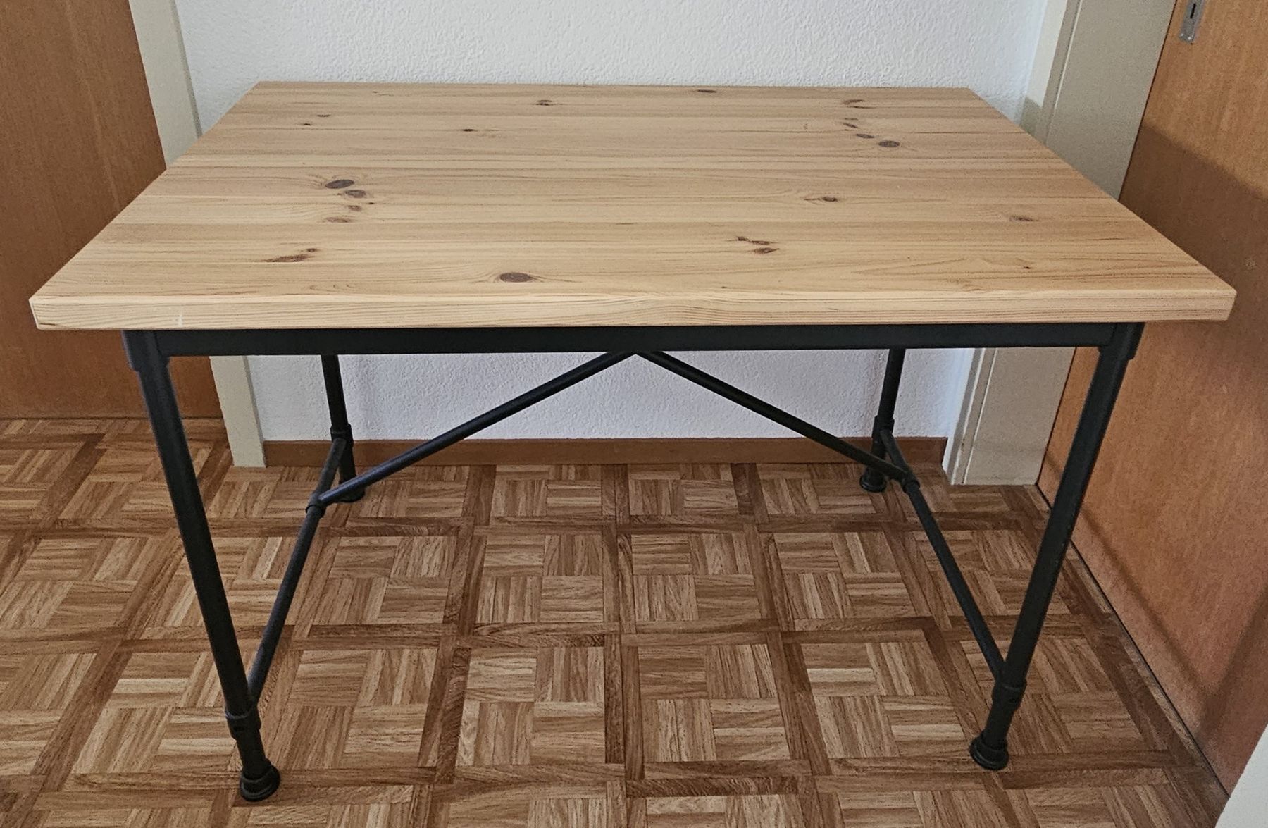 Scrivanie: Schreibtisch Ikea – Nuovo (secondo la descrizione) da Dietwil venduto da kel_n8wv