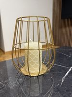 Goldener Kerzenhalter / Windlicht aus Metall