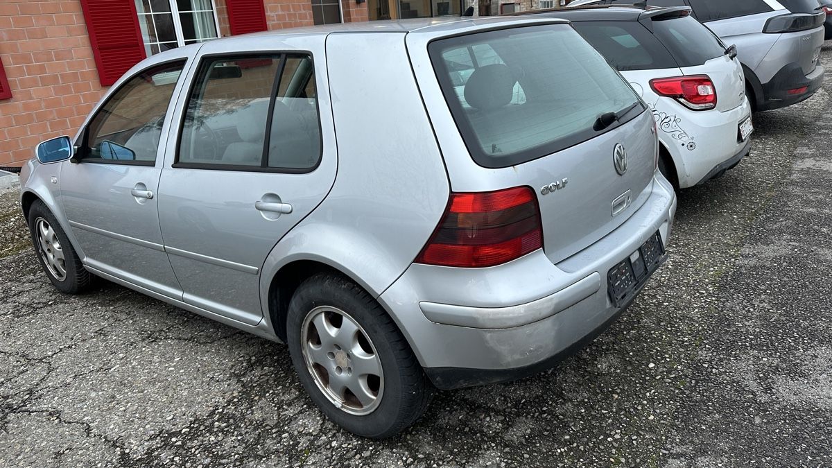 Automobili: Golf 4 V5. 2.3 Automat                 Km  180100 – Usato da Münchenbuchsee venduto da september72 3