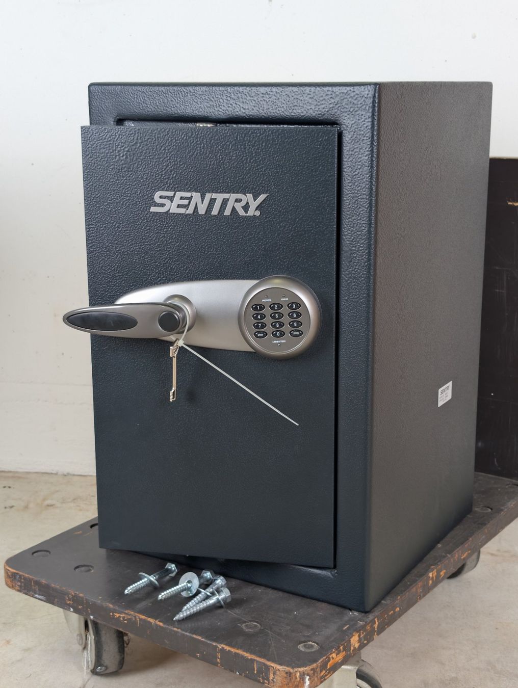 Casseforti: Tresor mit Digitalschloss SENTRY T6-331 Safe – Usato da Winterthur venduto da Hint17
