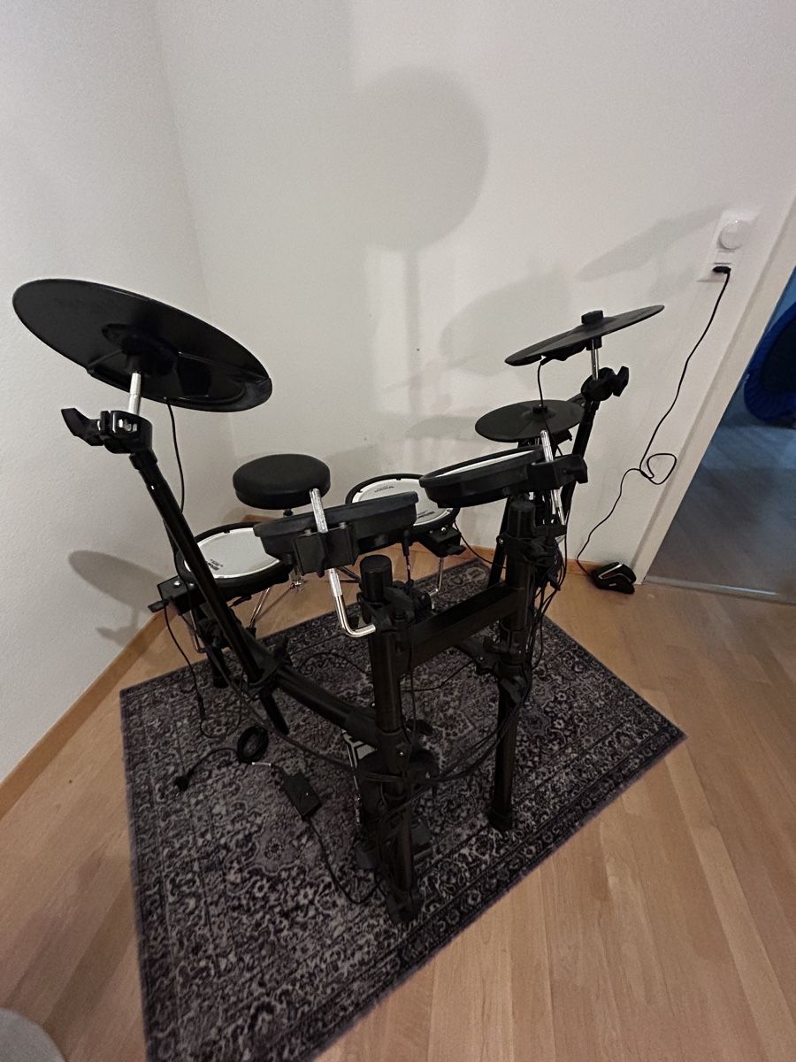 Roland Instruments de musique: Roland V-Drums TD1 – D'occasion à Zürich par lea_2h6k 2
