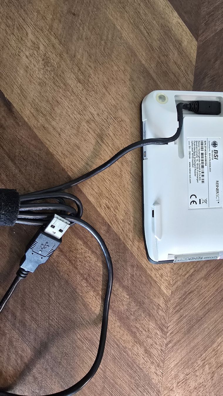 Lecteurs de cartes: Kartenlesegerät REINERSCT CYBER Jack RFID – D'occasion à Zürich par rolf290 2