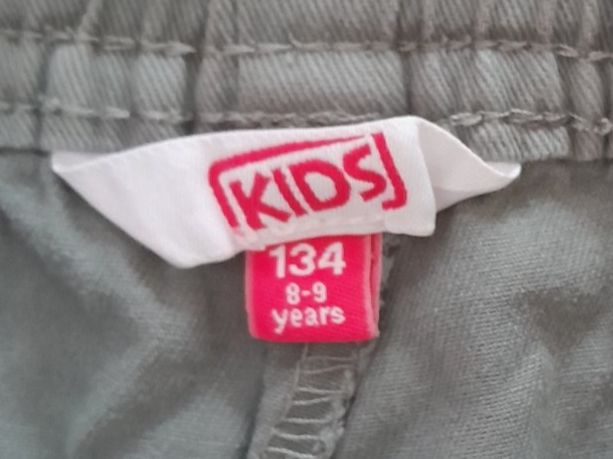 Pantaloni: Kinder Shorts Grösse 134 – Usato da Worb venduto da Osterthal 3