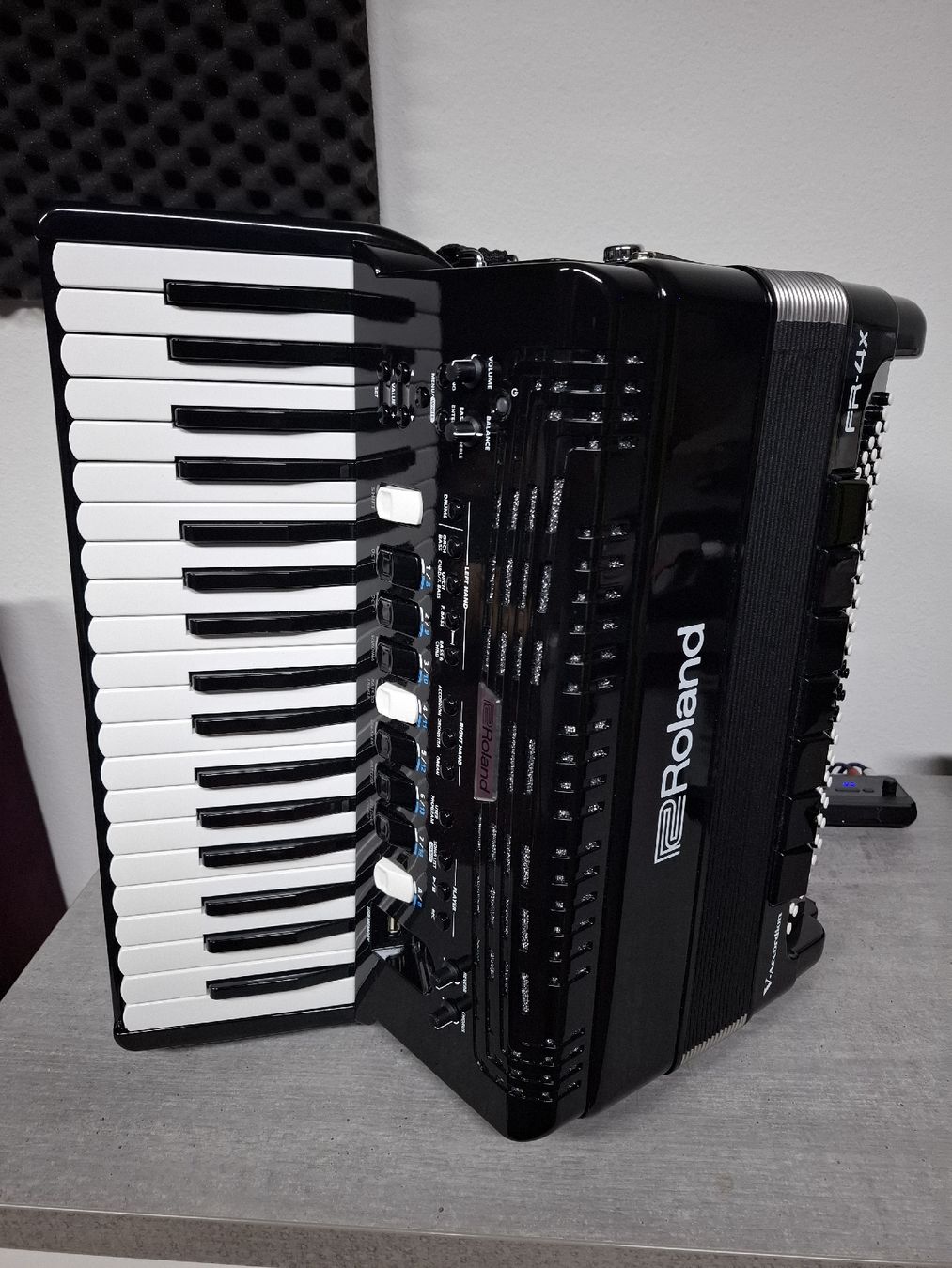 Roland Strumenti musicali: Roland FR-4X V-Akkordeon – Nuovo (secondo la descrizione) da Studen BE venduto da MaxMustermann123