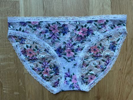 Victoria’s Secret Floral Lace Panty M NEW