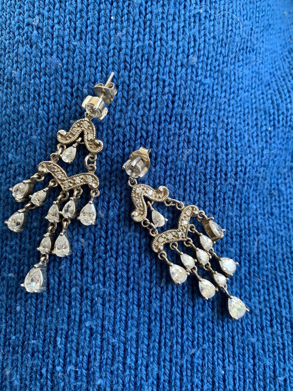 Ohrringe & -stecker: Silberohrringe mit Zirkonia – Gebraucht aus Birsfelden von Exclusivity