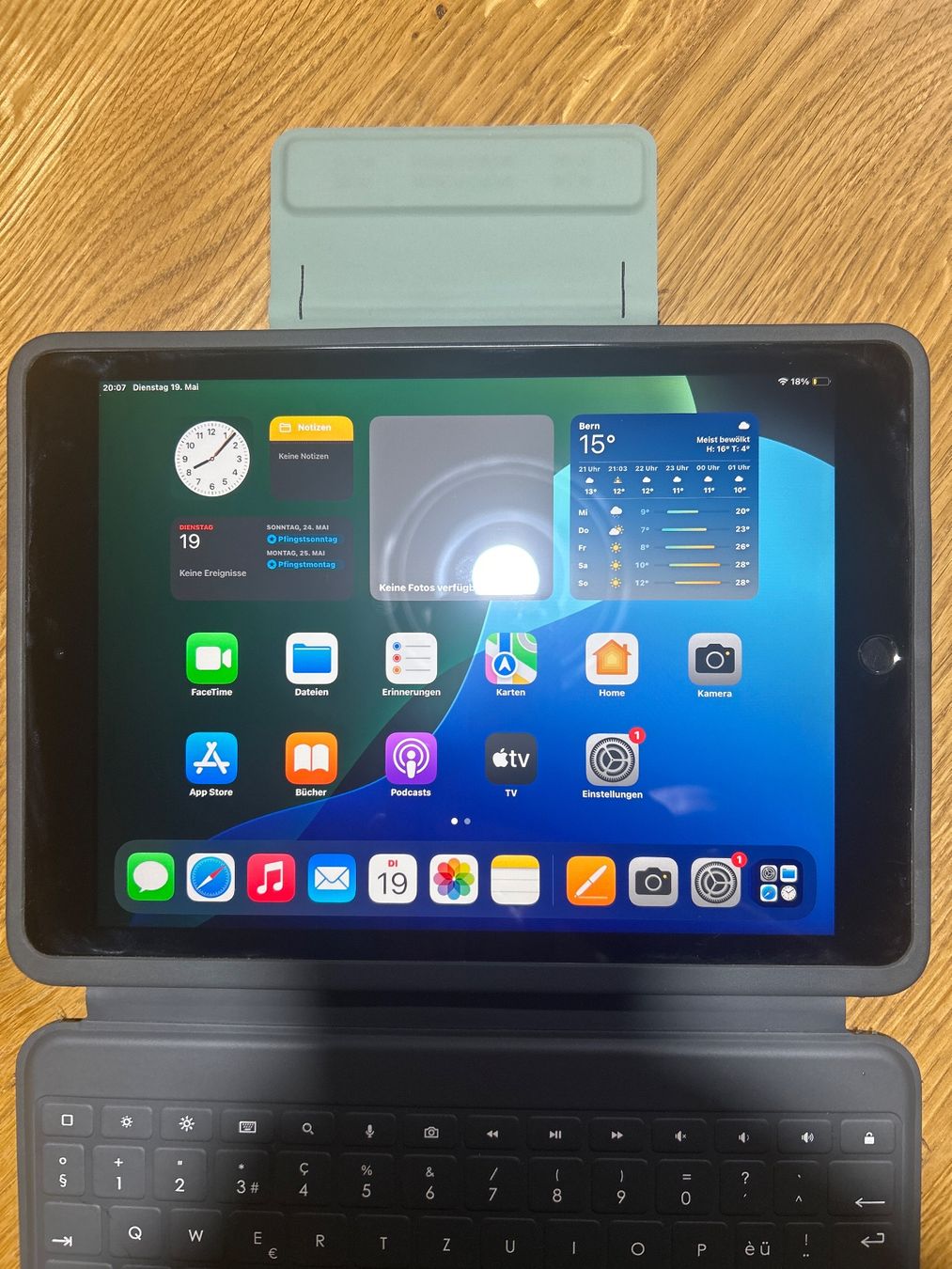 Apple Tablet PC: iPad 9 Generation mit Logitech Tastaturhülle – Usato da Zürich venduto da jasmin011 1