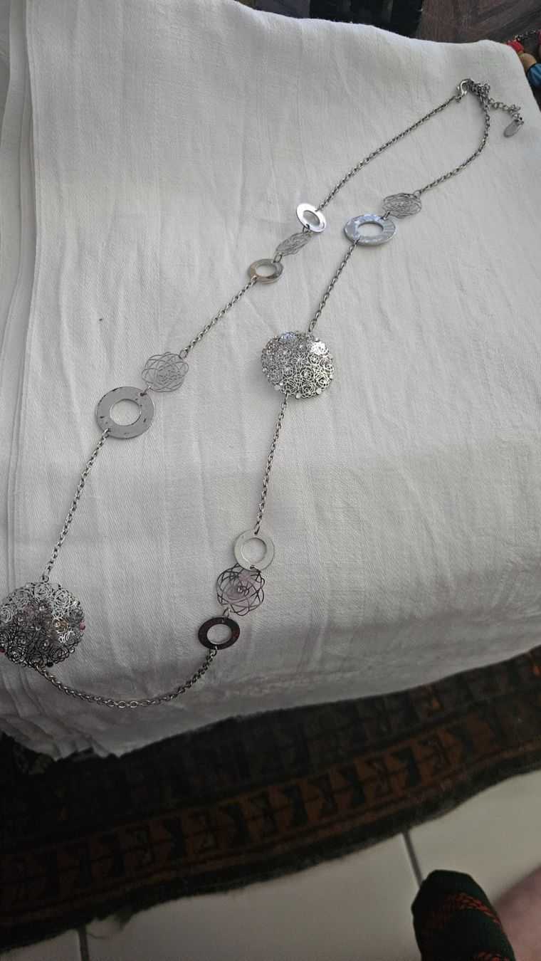 Catenine: Lunga collana in metallo leggero – Usato da Melano venduto da H-Sara