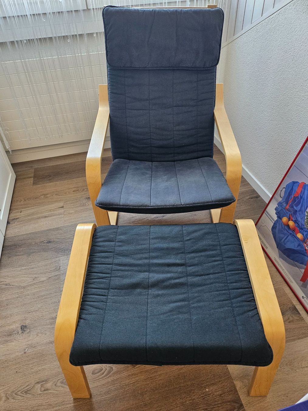 Ikea Fauteuils: Sessel mit Hocker schwarz Holzgestell gebraucht – D'occasion à Hünenberg See par art_tp5g