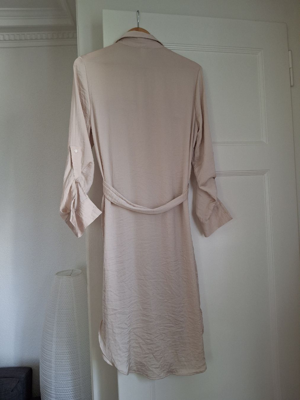 H&M Vestiti: Robe chemise H&M beige satiné S – Usato da Lausanne venduto da Cognitia 2