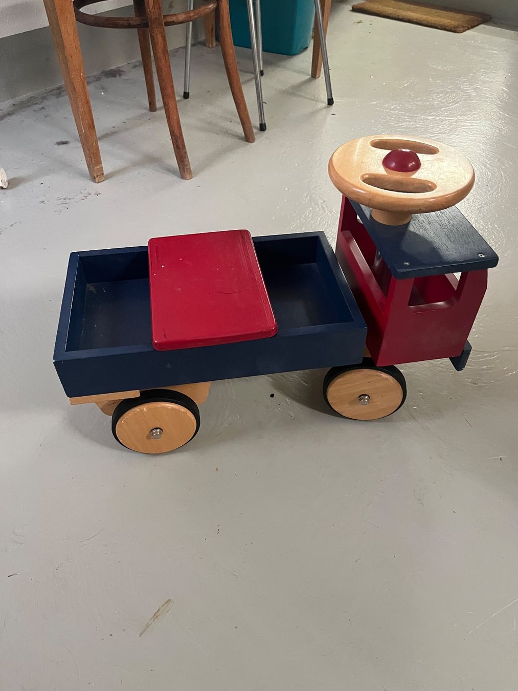 Spielzeuge: Holzlastwagen mit Sitzbank – Gebraucht aus Winterthur von yelling_at_cloud 1