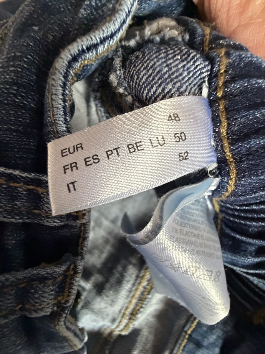 Jeans: Gut erhaltene Jeans, Gr. 50, dunkelblau – Usato da Mosnang venduto da Dojajolele 2
