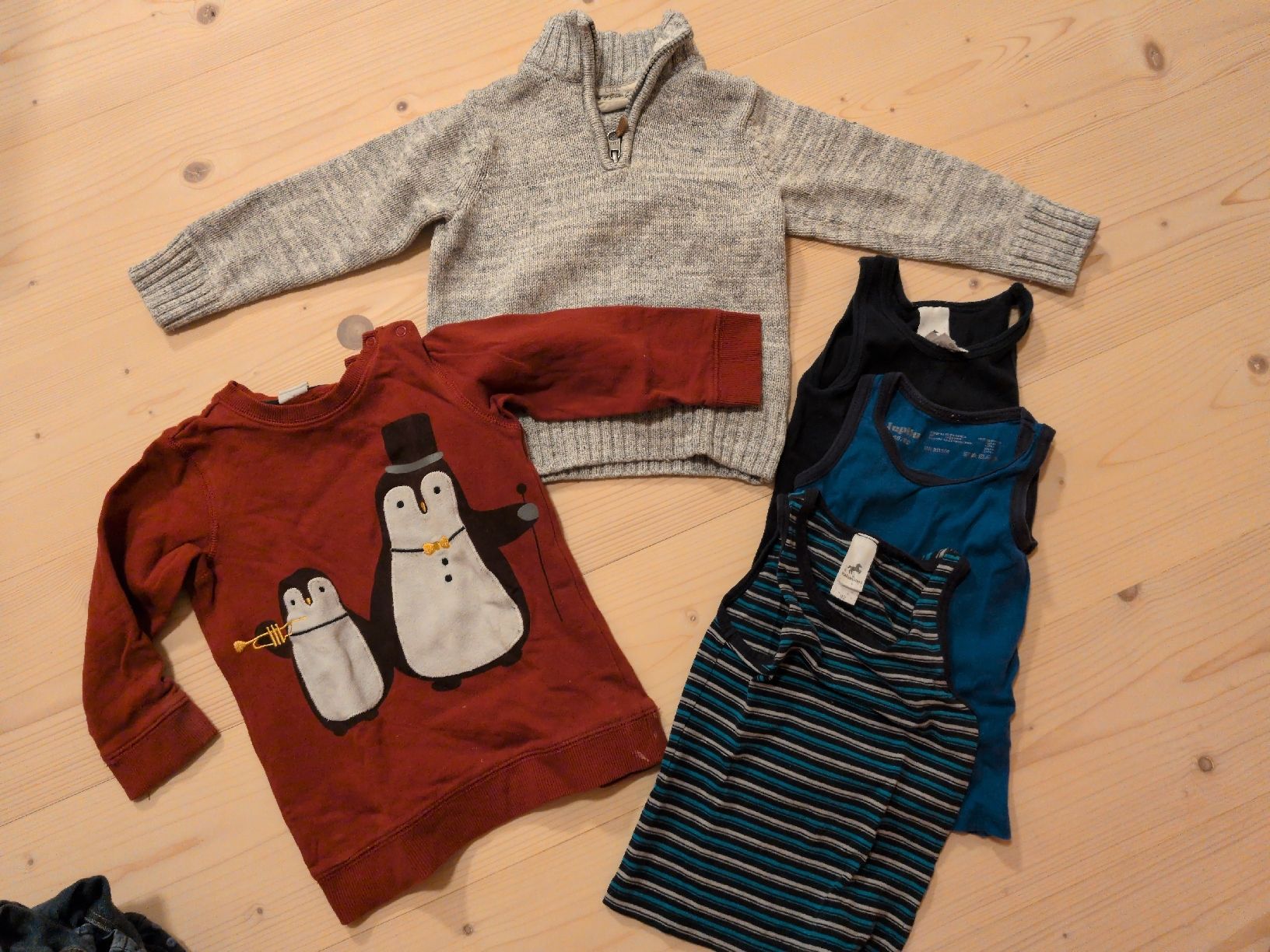 Lotti & Set di vestiti: Kleiderpaket Gr. 92 – Usato da Oberhelfenschwil venduto da Tattar 1