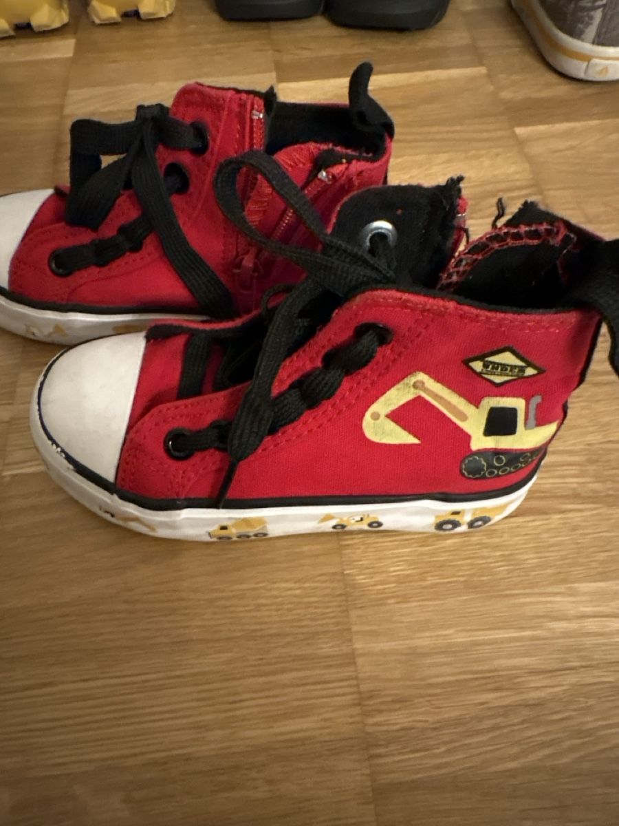 Scarpe per ragazzi: DooDogs Kinder-Sommerschuhe, Grösse 25, Rot, gebraucht – Usato da Oberengstringen venduto da JennyLu01