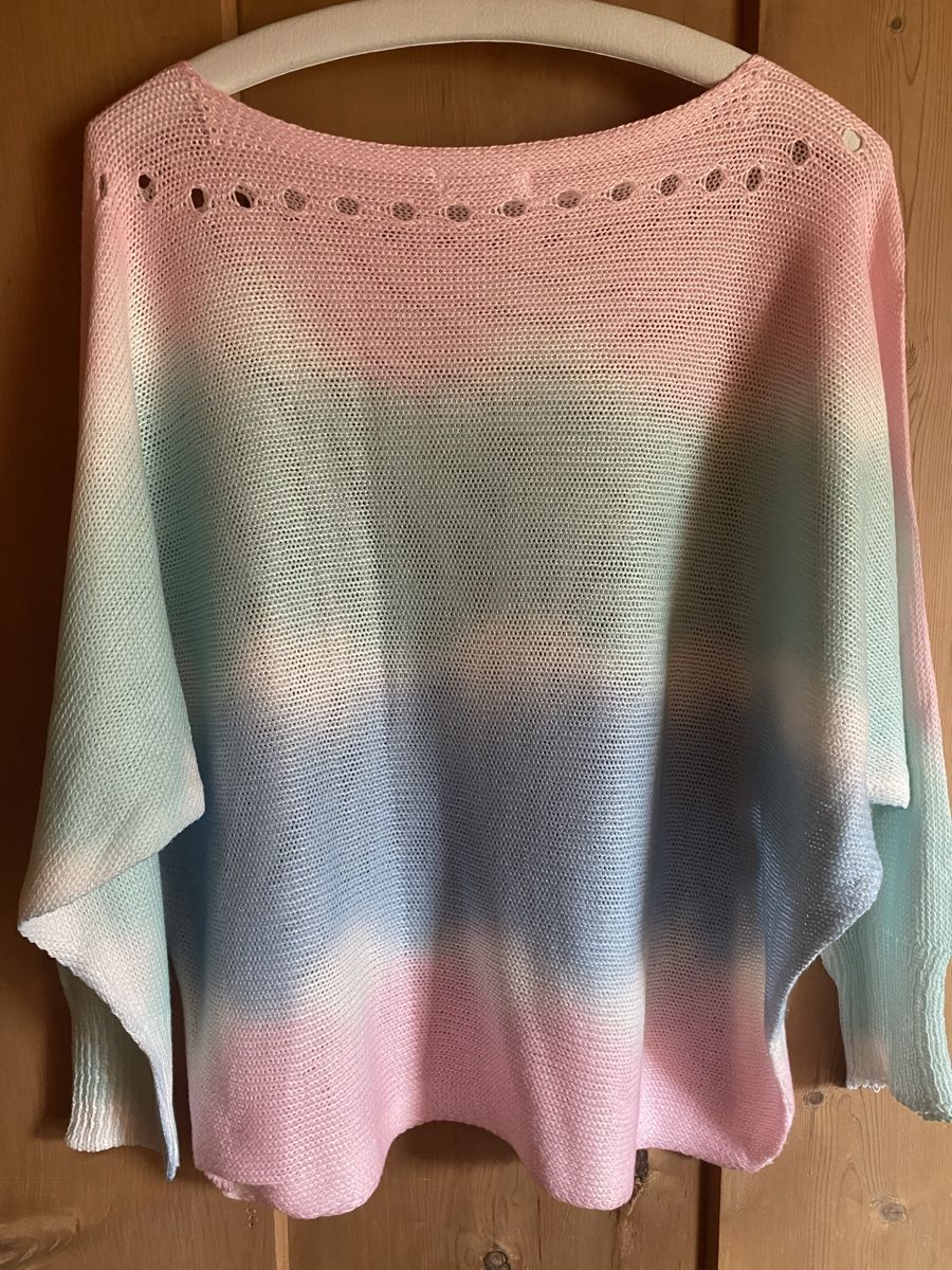 Pullover & Sweatshirts: Leichter Pullover Größe L mit Fledermausärmeln – Gebraucht aus Scuol von frosch85 1