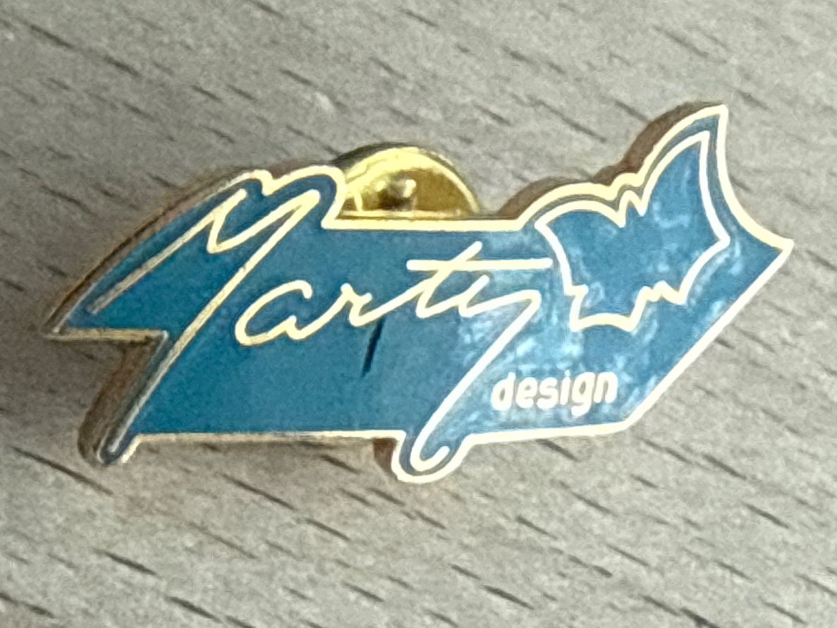 Placchette & Badge: Pin Marty Design – Usato da Glattbrugg venduto da Schweigmatt