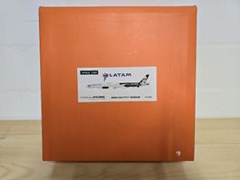 LATAM Boeing 777-300ER Star Wars 1:200 Metallmodell