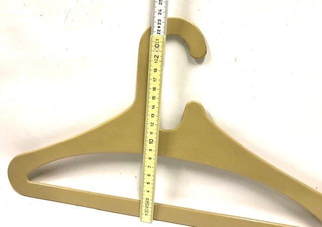 Appendiabiti: 3 Kleiderbügel 70er beige – Usato da Zürich venduto da gigimai67 2