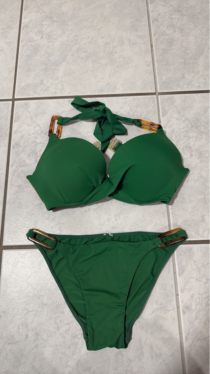 Badekleider & Bikinis: Green Bikini Set - Size S - Perfect for Summer! – Gebraucht aus Effretikon von lio_gjr8