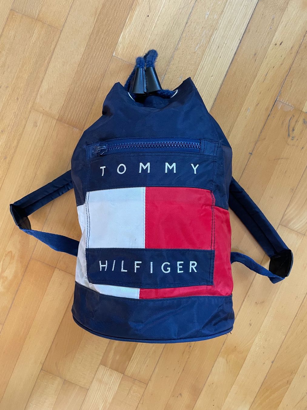 Tommy Hilfiger Zaini: Vintage 90s Tommi Hilfiger Back Pack 25 L – Usato da Zürich venduto da le_souk
