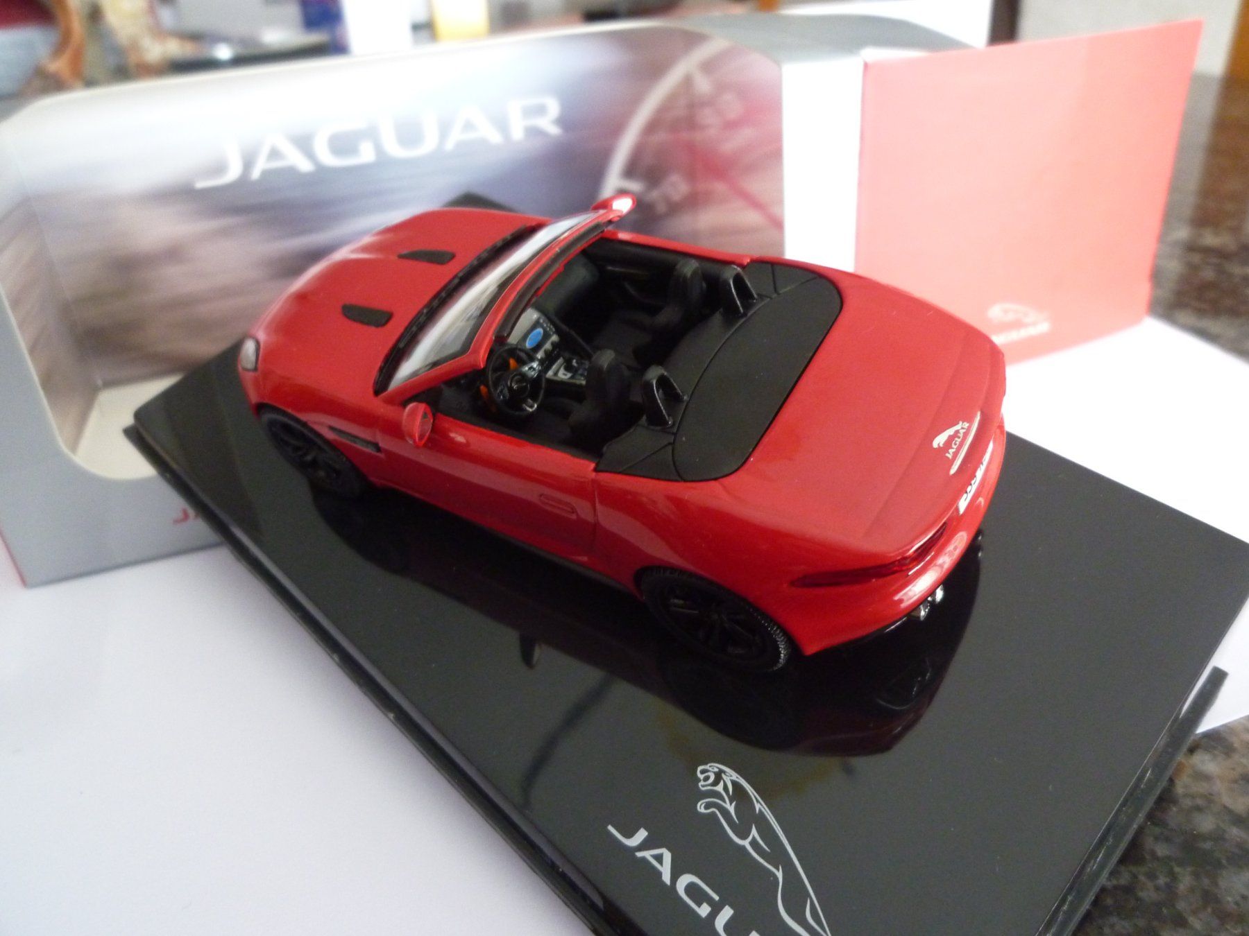 Jaguar Modellini d'auto: Jaguar F-Type V8-S – Nuovo e nell'imballaggio originale da Flawil venduto da Imperiosud 2