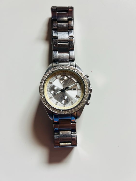 Fossil Damenuhr mit Strass, Silber Optik (Gebraucht) in Scuol für