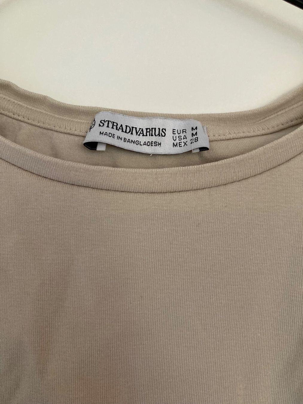 Stradivarius Tops: Beiges Croptop – D'occasion à Zürich par vesieber 1