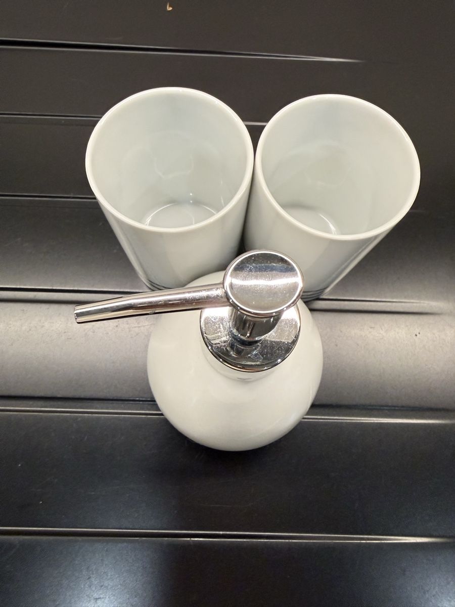 Altro per Gastronomia & Hotel: Set de salle de bain 3 pièces, distributeur + 2 gobelets – Nuovo (secondo la descrizione) da Lausanne venduto da Doudoutze 1