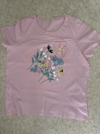 Sommerliches T-Shirt mit Blumenmuster, Grösse 46, Rosa