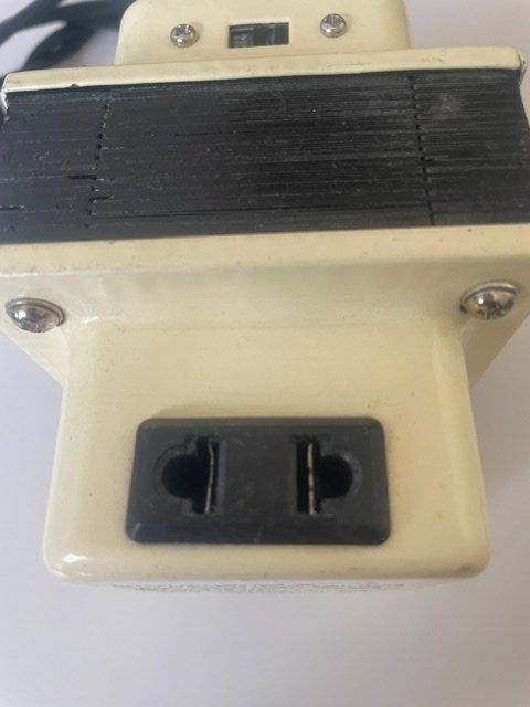 Convertisseurs: Step Up/Down Konverter (Transformer) 110V AC oder 220V AC – D'occasion à Domat/Ems par jodelcheese 2