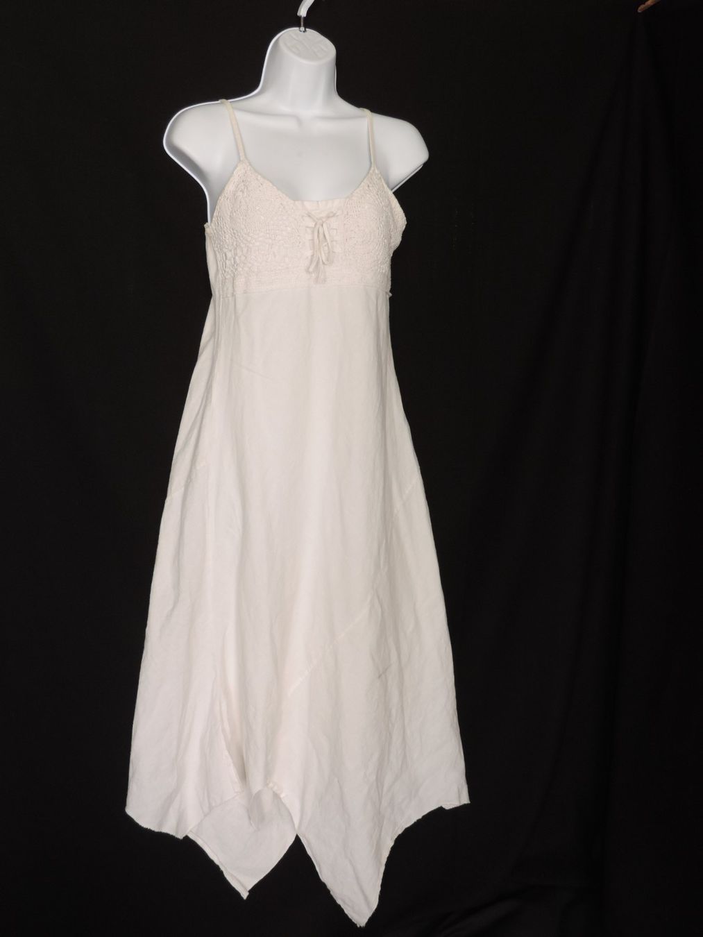 Robes: robe blanche lin avec crochet – D'occasion à Genève par Axelle333
