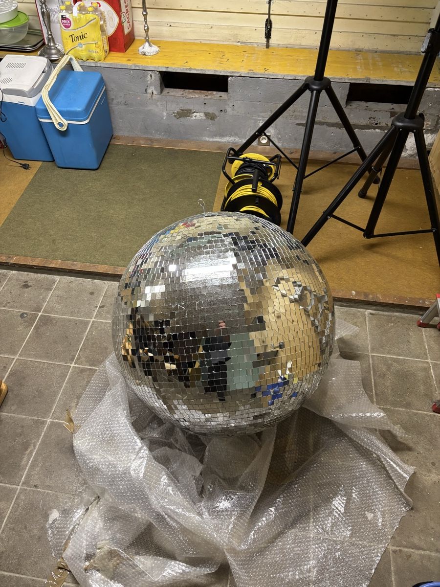 Tutte le decorazioni: Discokugel ca. 90cm Durchmesser – Usato da Zürich venduto da jjjb21777 2