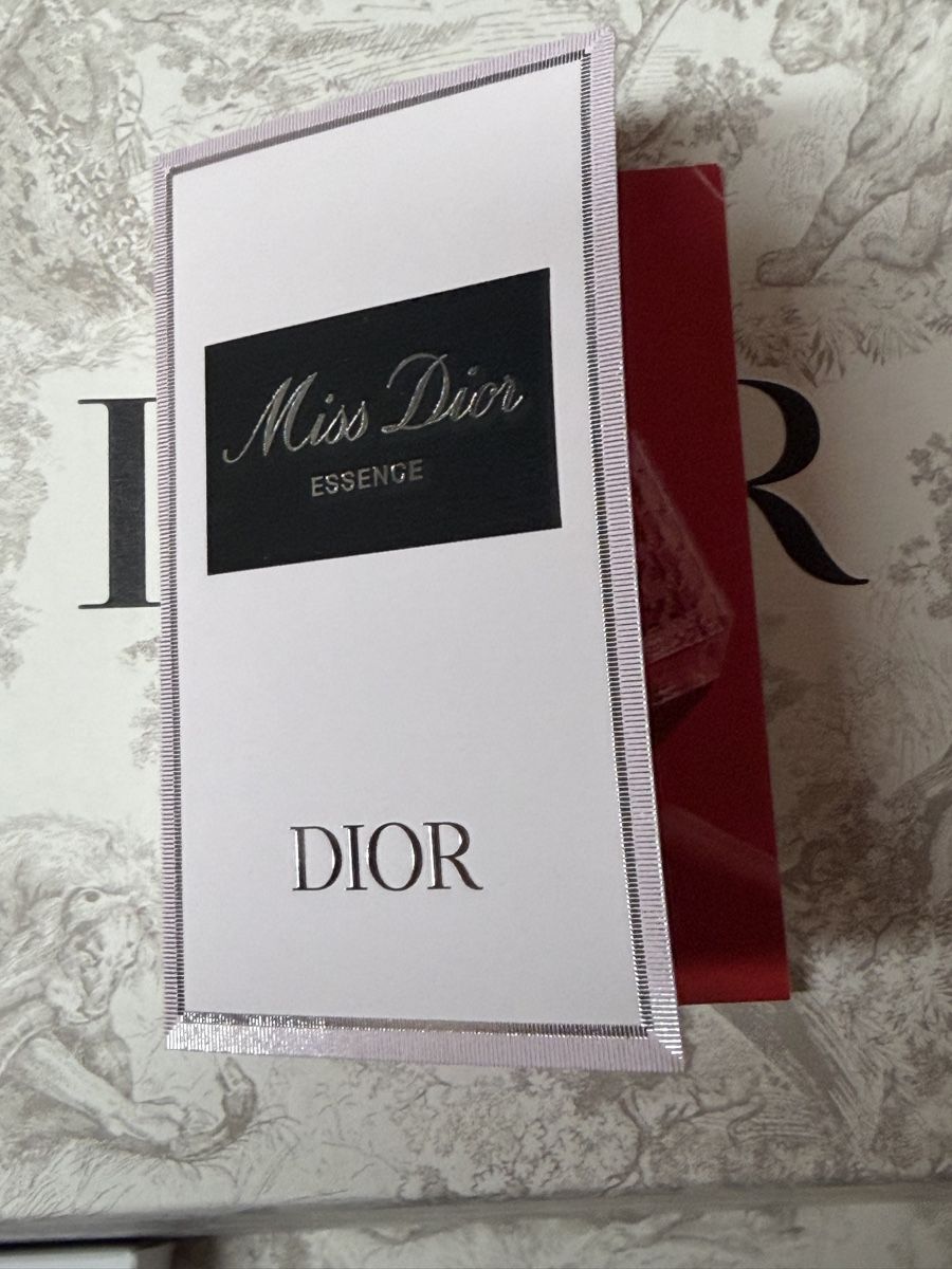 Dior Profumi & Eau de Toilette: Miss Dior Essence – Usato da fey venduto da Caductilometre