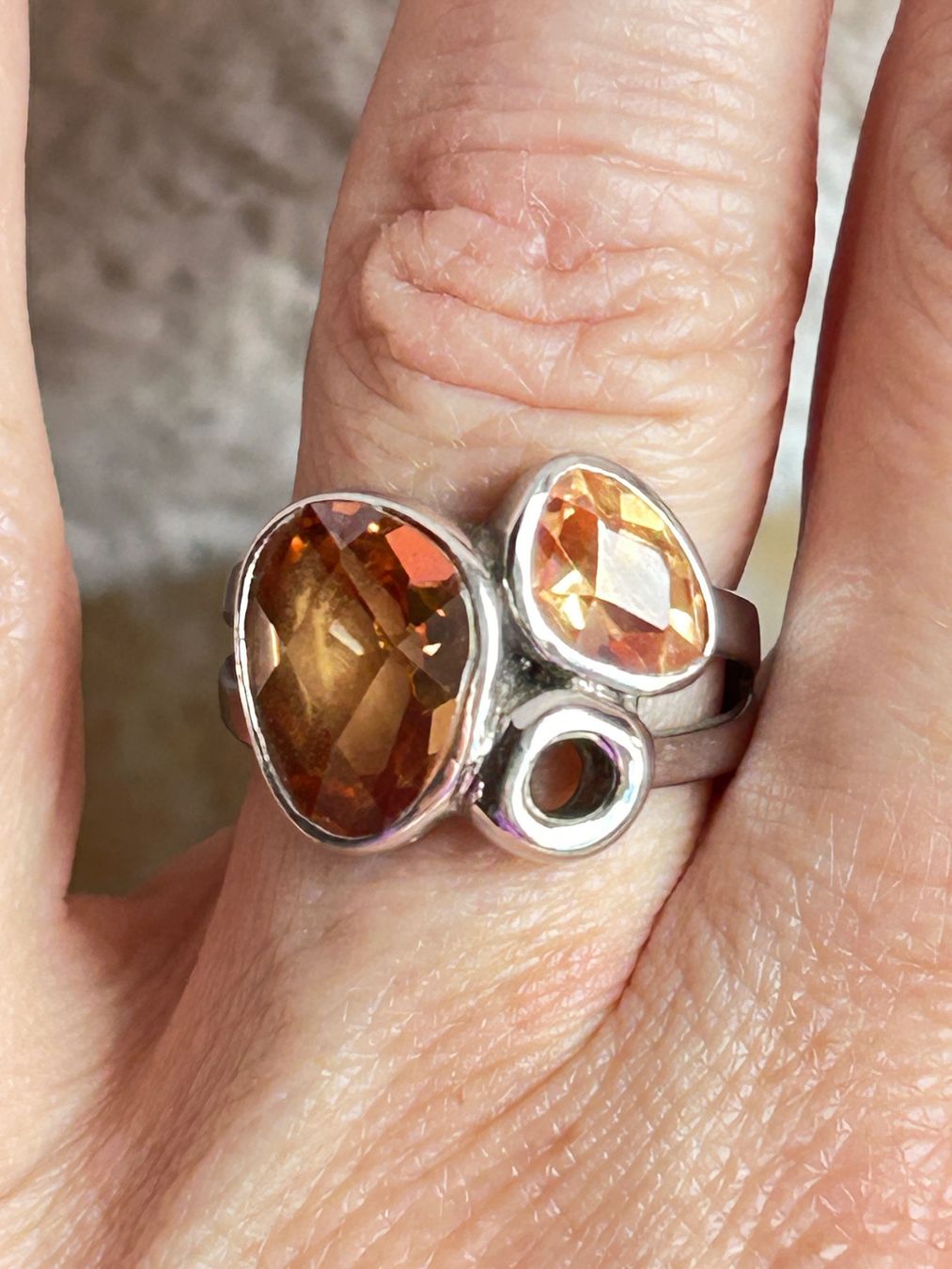 Anelli: Schicker Silberring mit Orangen-Steinen (Grösse 56) – Usato da Laufen venduto da belleskulptur 1