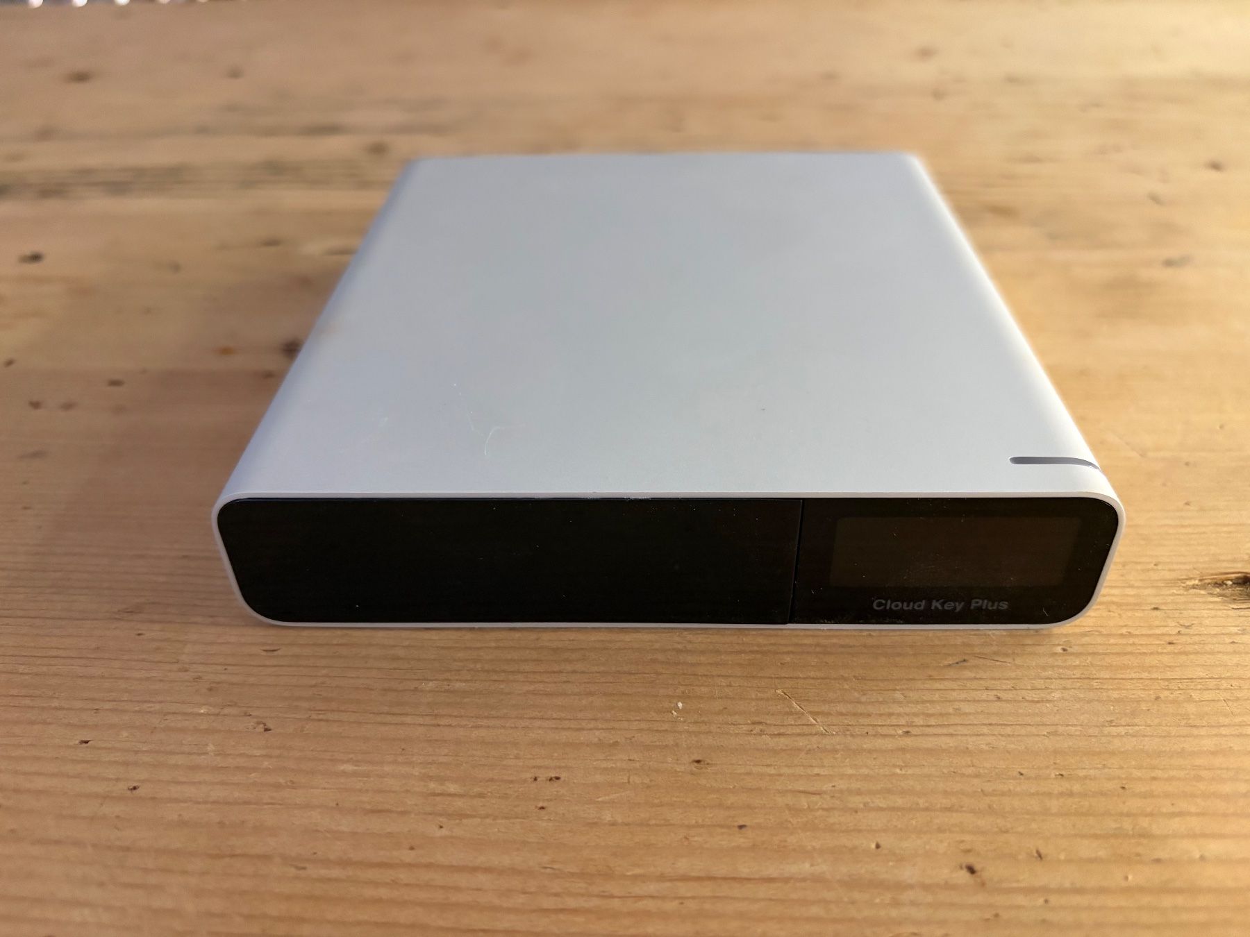 Ubiquiti Server: Unifi Cloud Key Plus – Gebraucht aus Aarau von Wertstueck