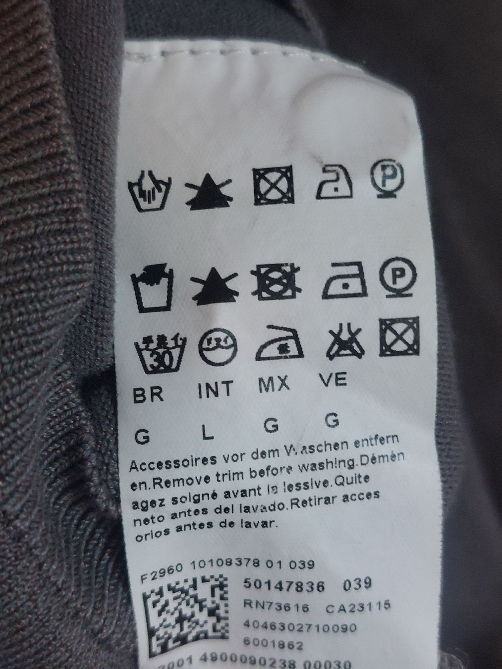Hugo Boss Jacken: HUgo BOSS Strickjacke grau Gr.L  – Gebraucht aus Münchenstein von luksack 5