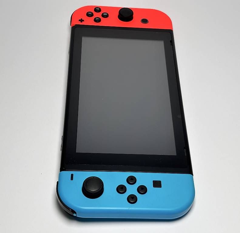 Nintendo Consoles: Nintendo Switch Console + Mario Odyssey + Accessori – D'occasion à Gordola par kar_gy5g 2