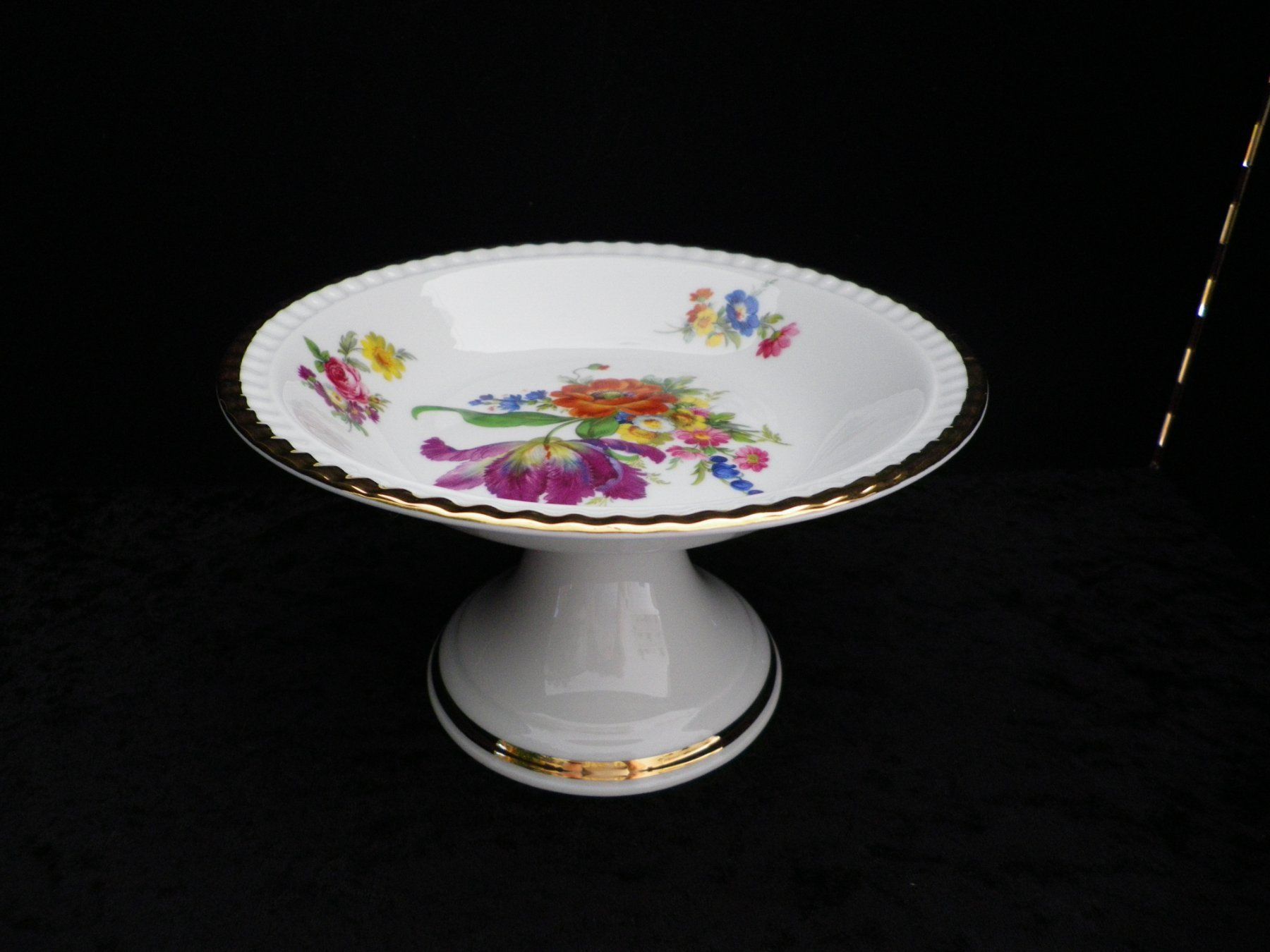 Piatti di portata: Fuss-Schale mit Blumendesign – Usato da Reinach BL venduto da Annodomini 2