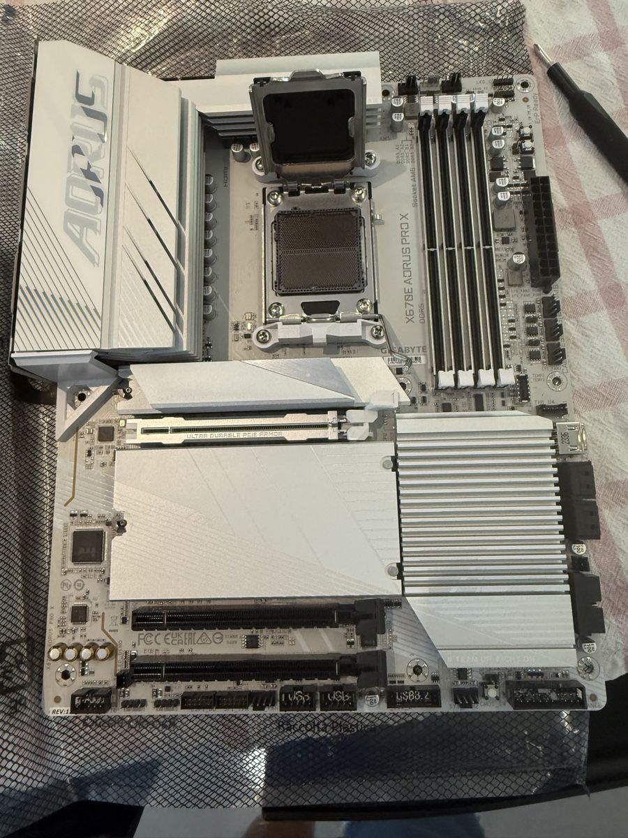 Gigabyte Mainboards: X670E Aorus pro X – Gebraucht aus Montagnola von doc1974