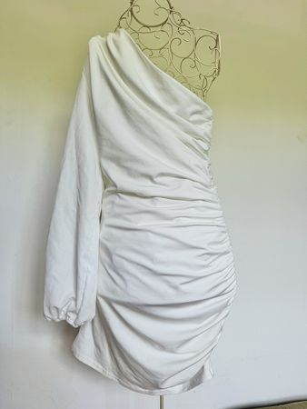 Kleid SHEIN weiss One-Shoulder Grösse M guter Zustand