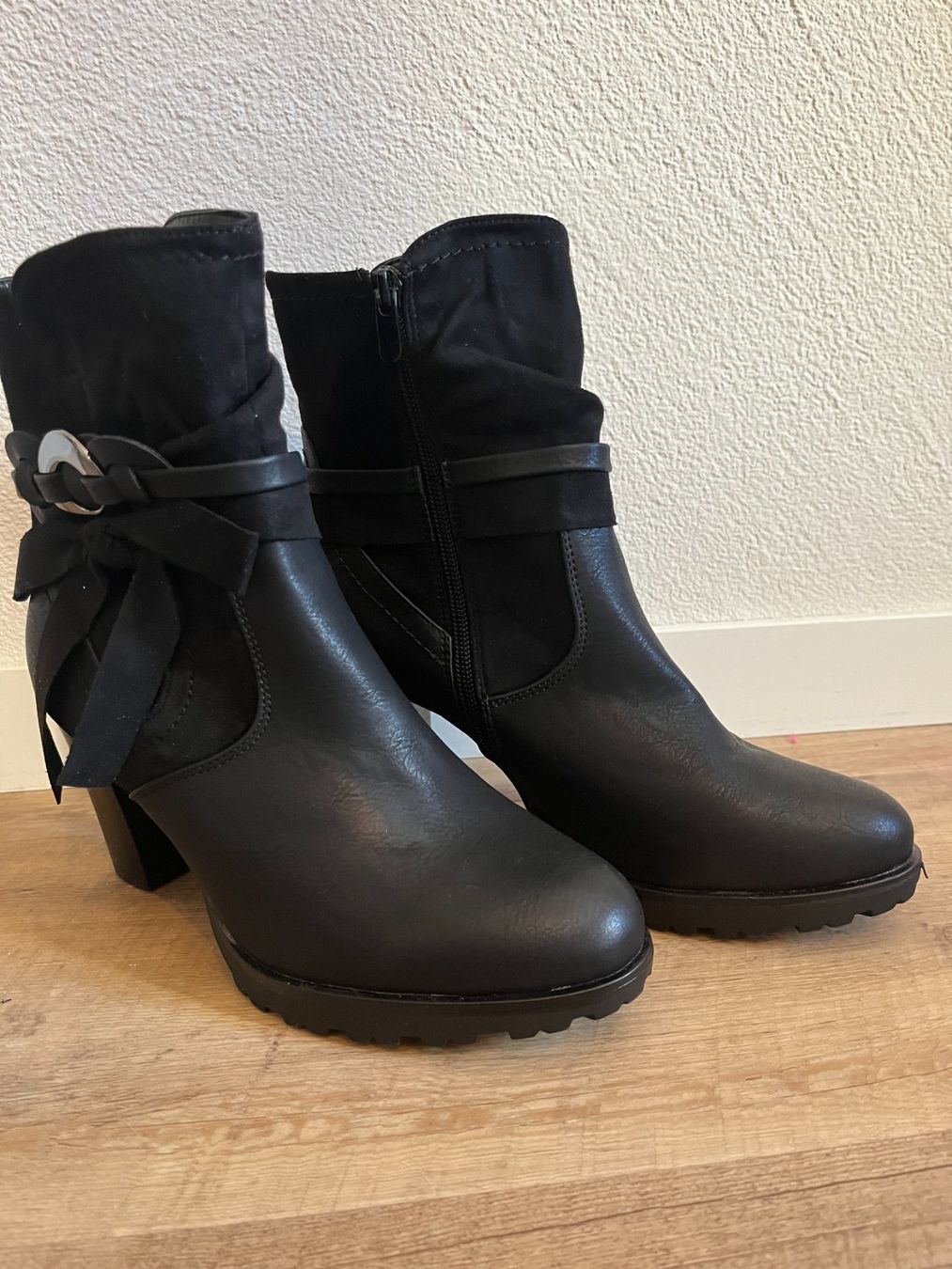 Scarpe da donna: Tolle Stiefel, Neu, Grösse 38 – Nuovo e nell'imballaggio originale da Interlaken venduto da Jasmin_Flower 1