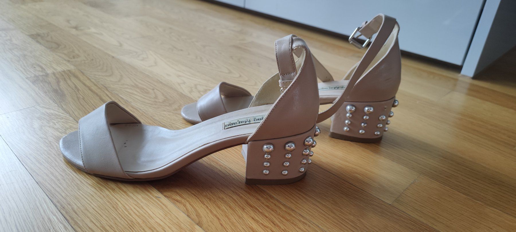 Scarpe da donna: Sandalen mit Nieten – Usato da Zug venduto da vik_8fdf