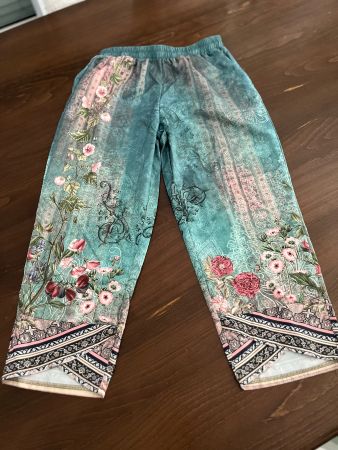 Hosen Damen Gr. L florales Muster neuwertig