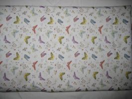 Baumwollstoff weiss mit kleinen Schmetterlingen und Blüten