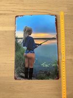 Blechschild Anglerin sexy Fischerin Dekoschild  40x30cm