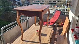 Sehr schöner Biedermeier Nussbaumtisch, geölt