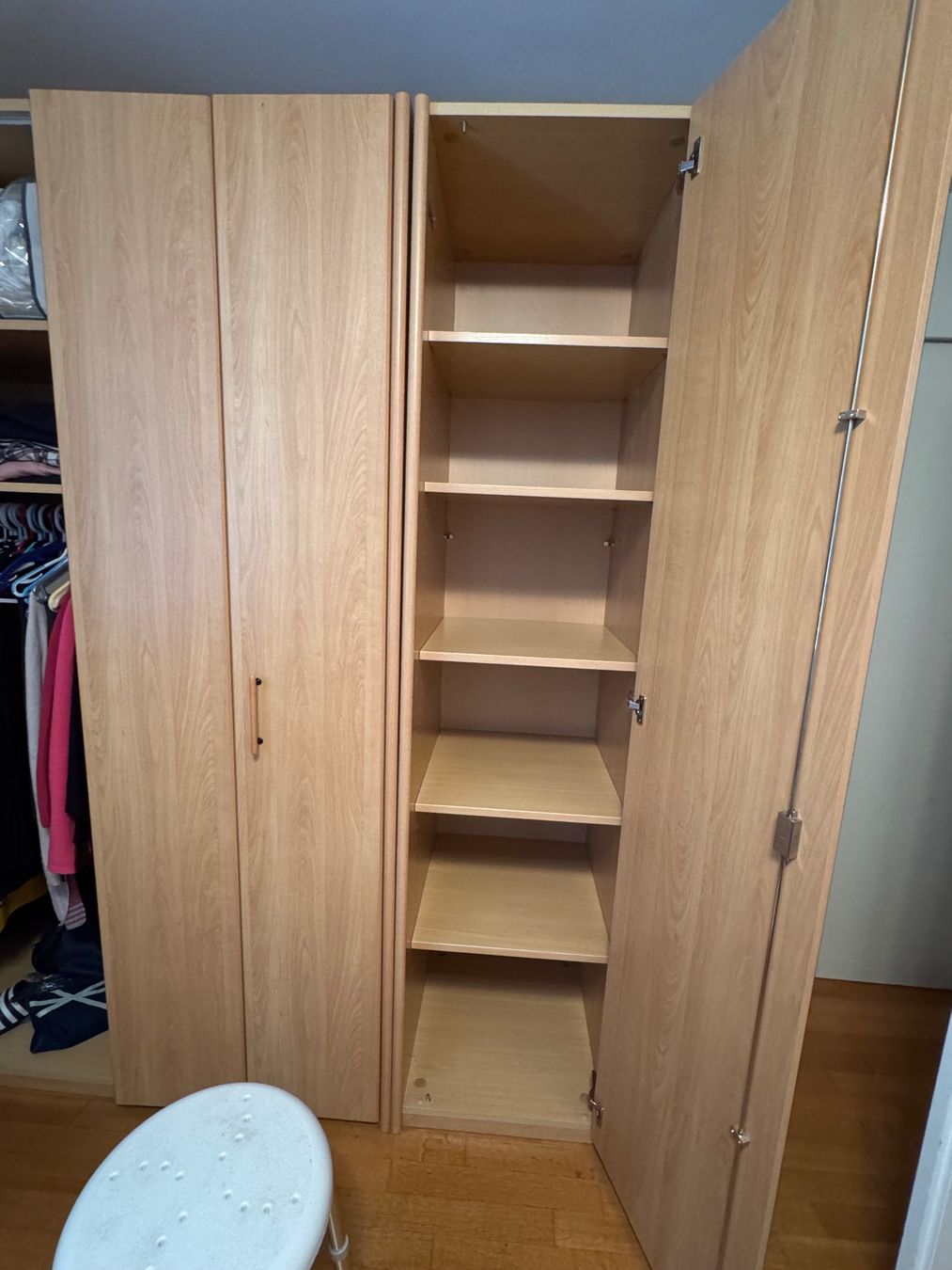 Armoires: Kleiderschrank mit Spiegeltüren – D'occasion à Hünenberg par roo_rw6t 2
